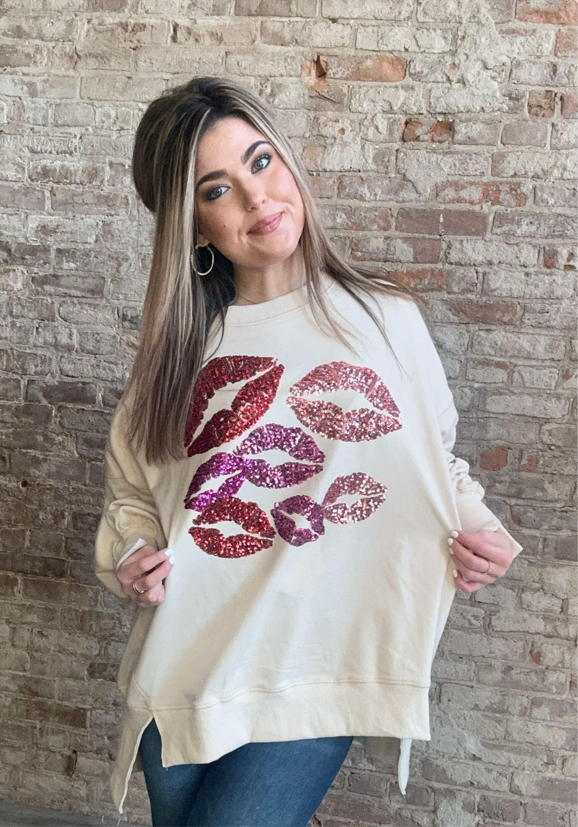 Sequin Kisses Loose Fit Sweatshirt - Ivory