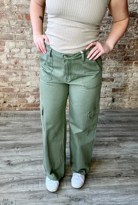 Vervet High Rise Cargo Pants ~ Green